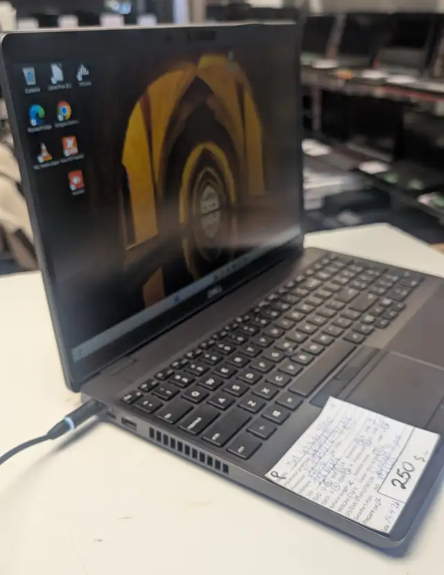 Dell Latitude 5500 i5-8365U 16Go SSD 256Go NVMe HDMI USB-C Win11 - Photo 2