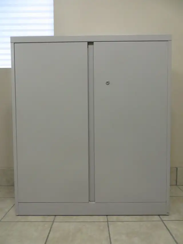 Metal Storage Cabinet, Lock and Key
