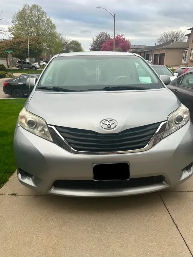 2011 Toyota Sienna LE | 3.5L V6 | 206,581 km