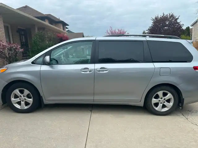 2011 Toyota Sienna LE | 3.5L V6 | 206,581 km - Photo 2