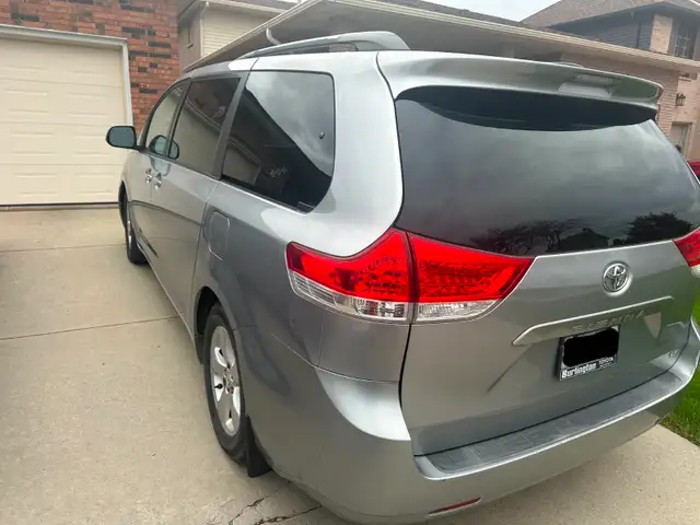 2011 Toyota Sienna LE | 3.5L V6 | 206,581 km - Photo 3