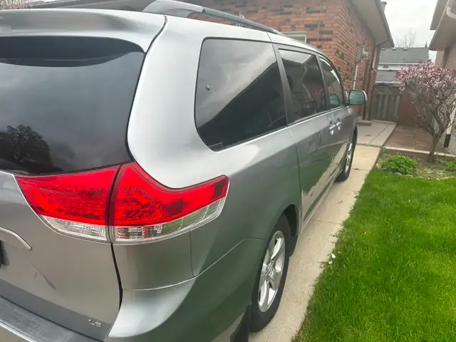 2011 Toyota Sienna LE | 3.5L V6 | 206,581 km - Photo 4