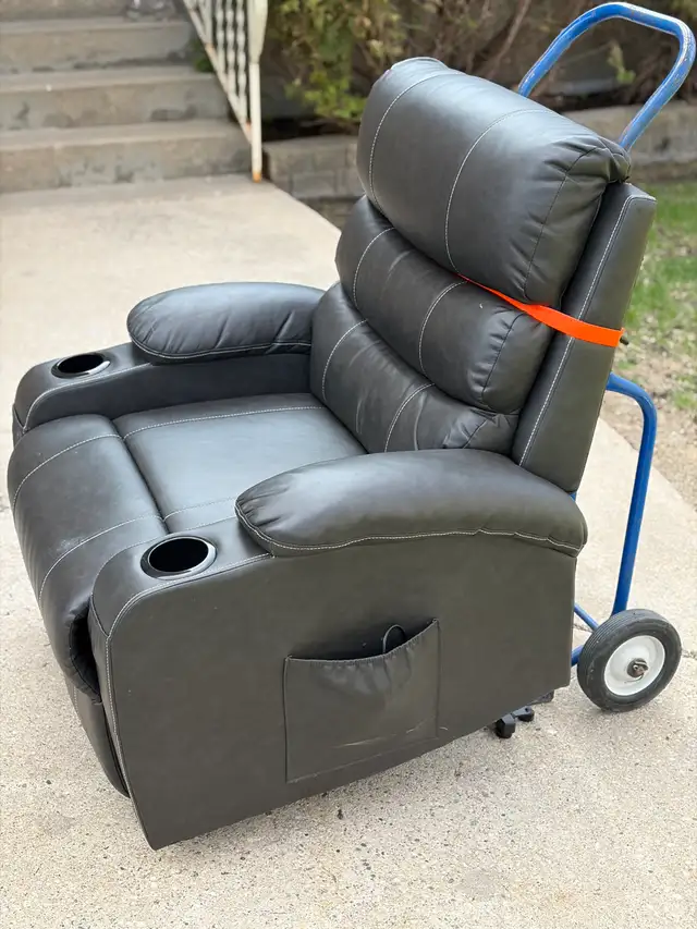 Large Leather Reclinerr - Photo 2
