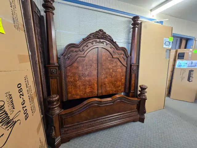 Ledelle Queen Poster Bedframe - Photo 3