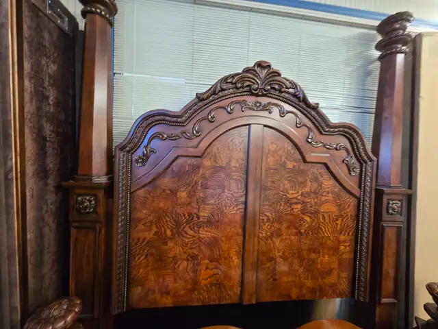 Ledelle Queen Poster Bedframe - Photo 4