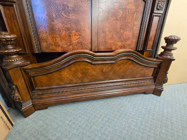 Ledelle Queen Poster Bedframe - Photo 6