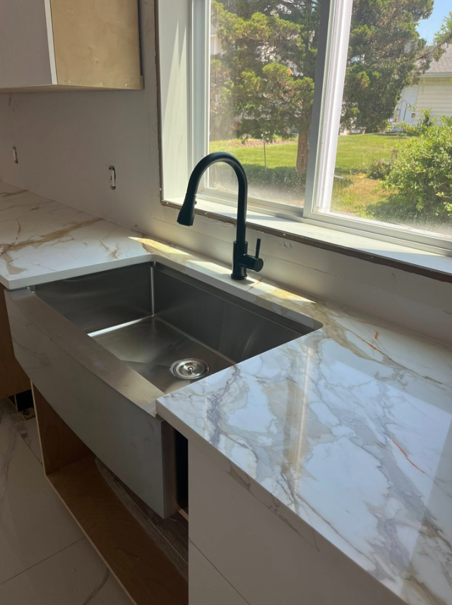 White Countertop With Treeish Golden Veins 437-522-8447 - Photo 2