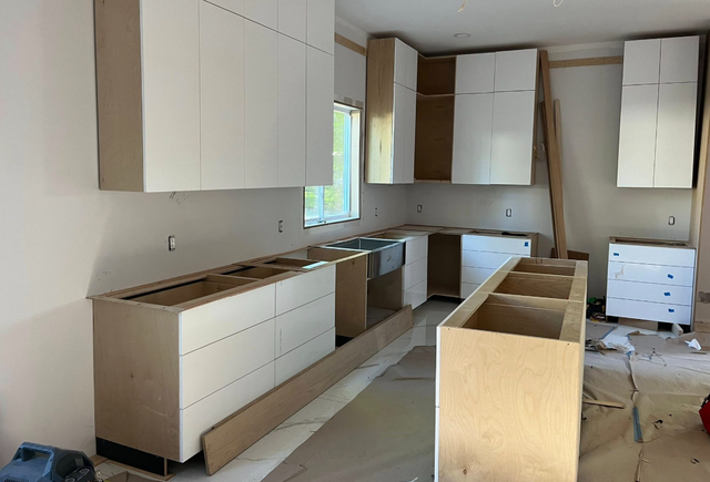 White Countertop With Treeish Golden Veins 437-522-8447 - Photo 5