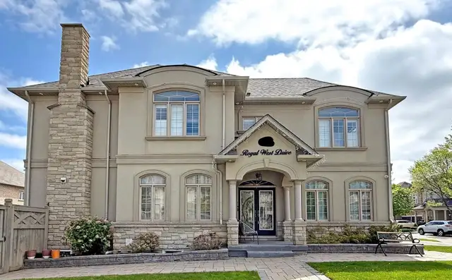 Spacious Rooms for Rent in Brampton | Near Walmart & Bus Stop |