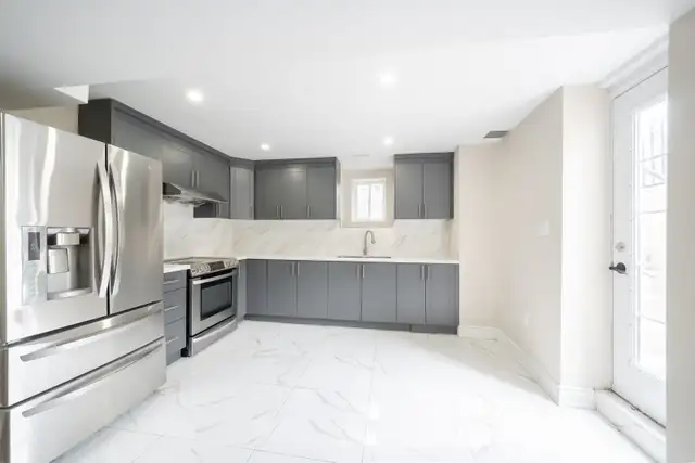 Spacious Rooms for Rent in Brampton | Near Walmart & Bus Stop | - Photo 3