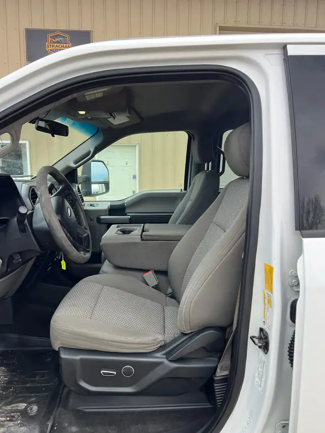 2018 Ford F250 XLT 6.2L Long Box Crew Cab - Photo 3