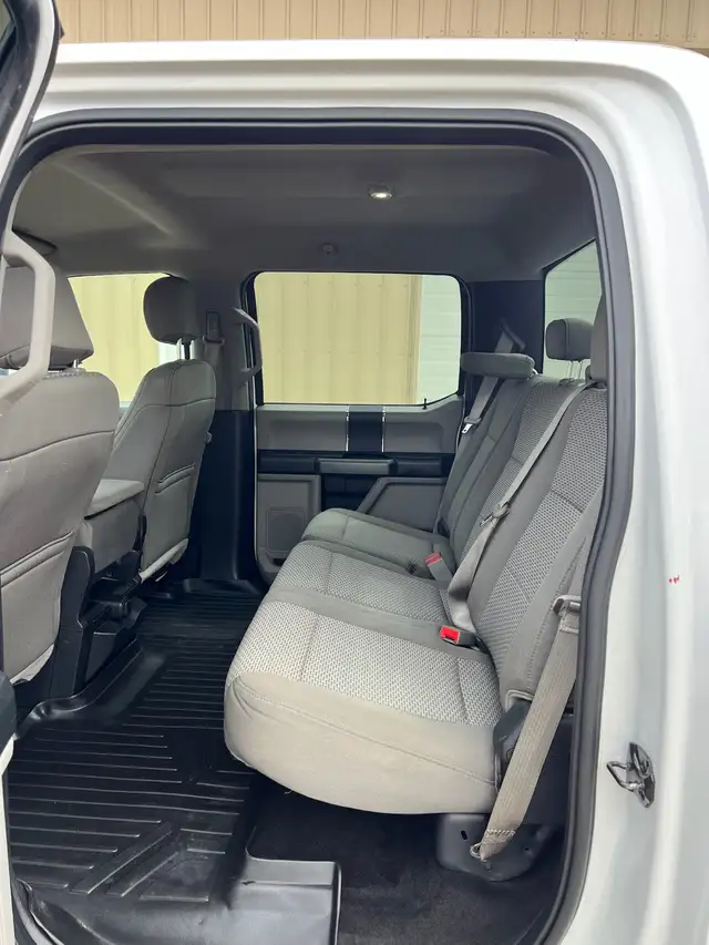 2018 Ford F250 XLT 6.2L Long Box Crew Cab - Photo 4