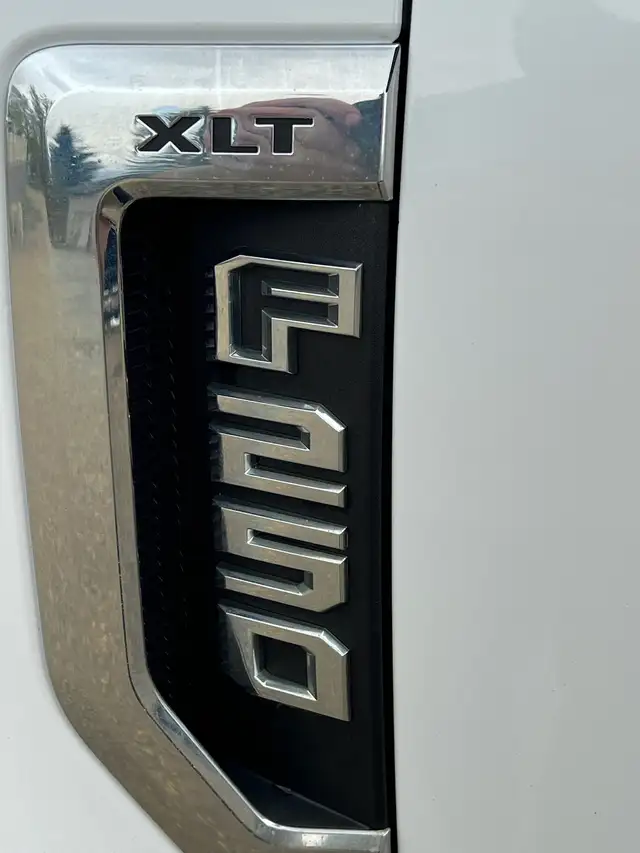 2018 Ford F250 XLT 6.2L Long Box Crew Cab - Photo 9