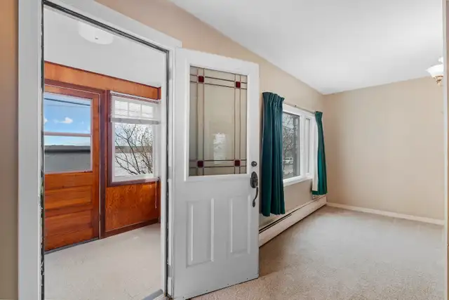 146 Lincoln Rd, 4-bedroom house (1bath 1kitchen)South, Near UNB - Photo 2
