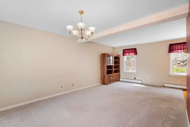146 Lincoln Rd, 4-bedroom house (1bath 1kitchen)South, Near UNB - Photo 3