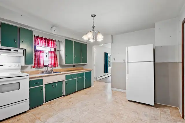 146 Lincoln Rd, 4-bedroom house (1bath 1kitchen)South, Near UNB - Photo 5