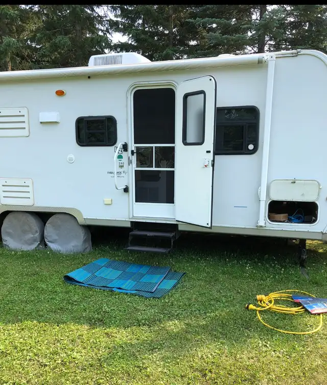 Travel Trailer - Photo 10