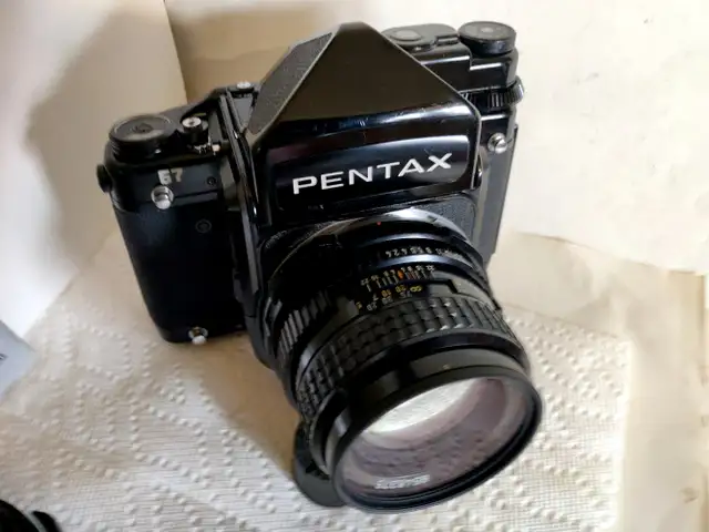 Pentax 67 camera - with 3 lens kit - Photo 2