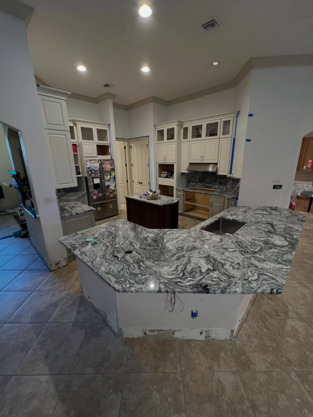 Granite Countertop With Veins 437-522-8447