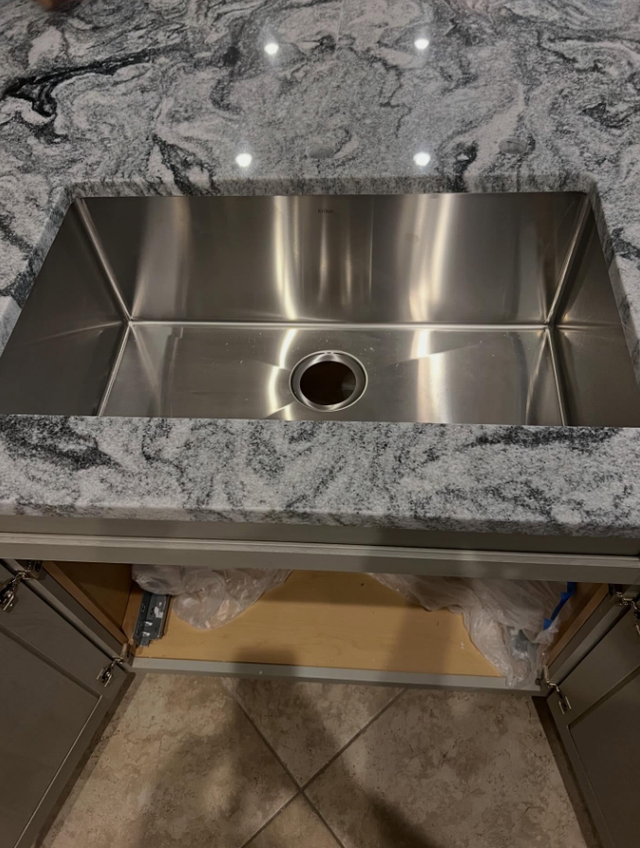 Granite Countertop With Veins 437-522-8447 - Photo 3