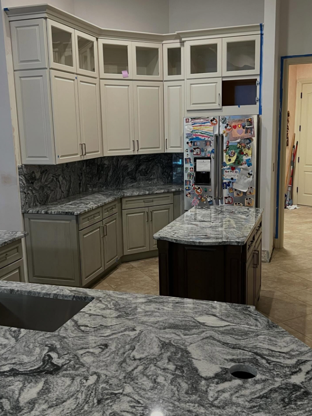 Granite Countertop With Veins 437-522-8447 - Photo 6