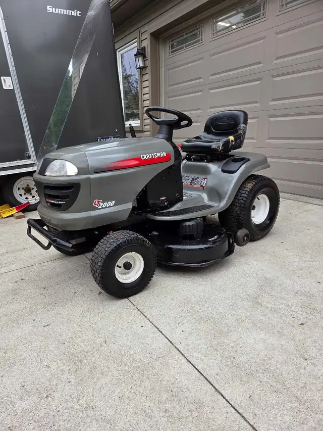 craftsman lt2000 42' lawn tractor - Photo 3