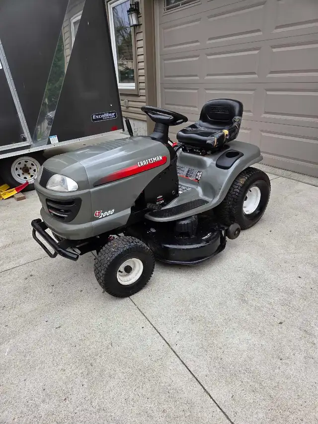 craftsman lt2000 42' lawn tractor - Photo 4