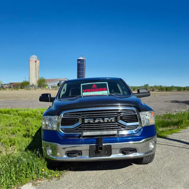 2017 RAM 1500 SLT - 5.7L HEMI, V8 - 127,000 KM