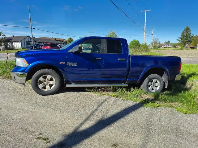 2017 RAM 1500 SLT - 5.7L HEMI, V8 - 127,000 KM - Photo 2
