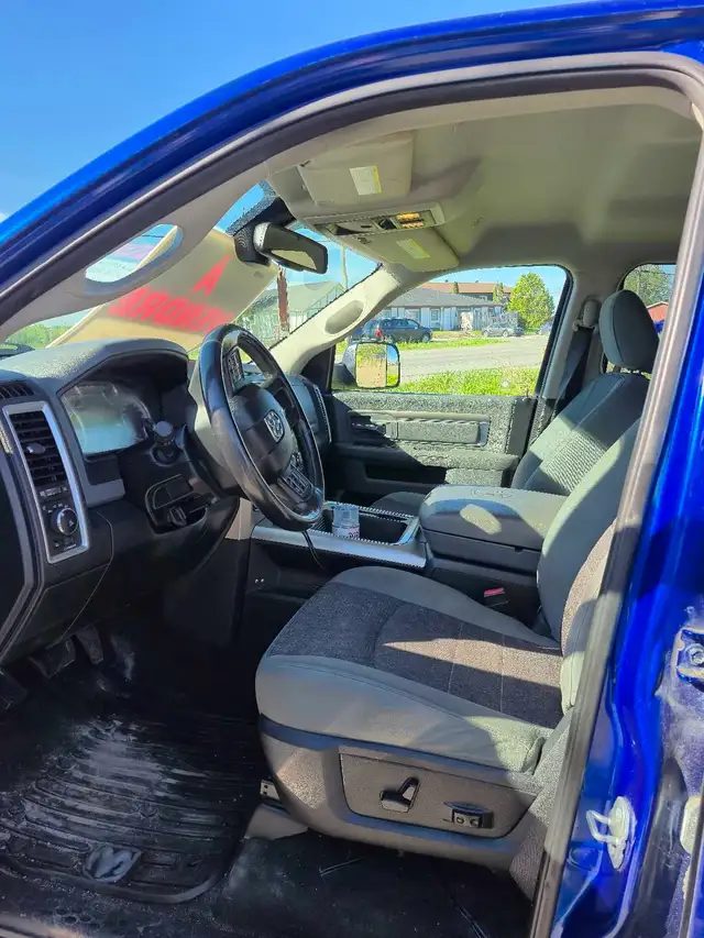2017 RAM 1500 SLT - 5.7L HEMI, V8 - 127,000 KM - Photo 5