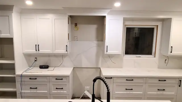 Wardrobes & Custom Doors- Vanities - Photo 3