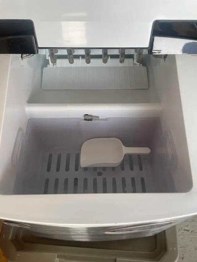 Ice maker - Photo 3