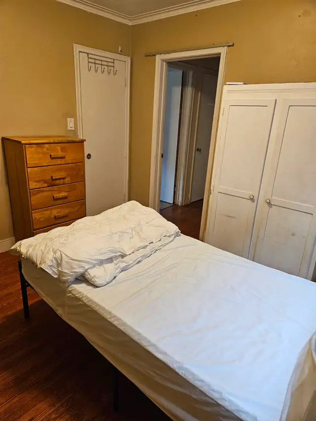 Furnished room in 3bdrm apt, main floor, CEDARVALE - Photo 2