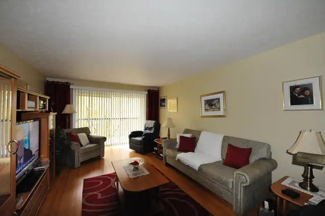 4 1/2 Charlesbourg - Piscine - jardins - août - Photo 11