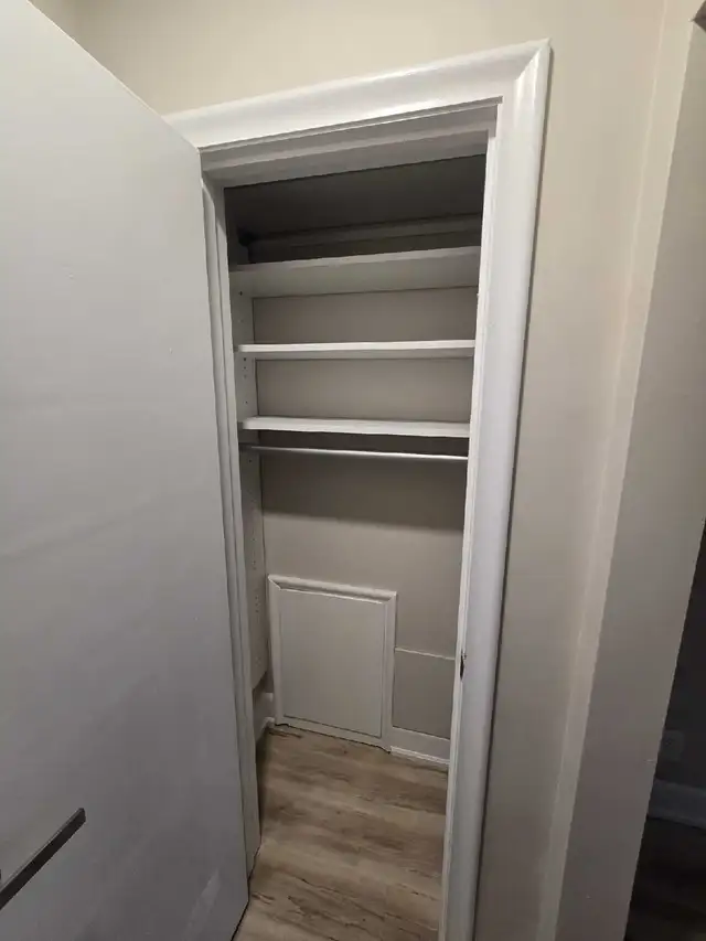Bachelor apartment available June 1st! - Photo 9