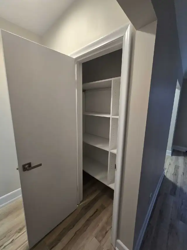 Bachelor apartment available June 1st! - Photo 10