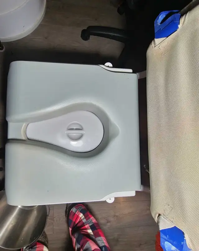 commode reclinable for shower & transfer - Photo 2
