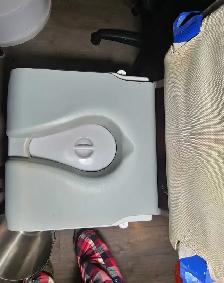 commode reclinable for shower & transfer - Photo 2