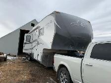 Arctic Fox 5th Wheel