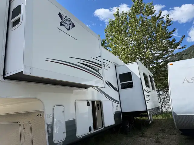 Arctic Fox 5th Wheel - Photo 9