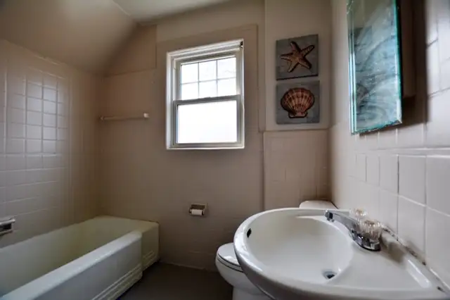 1 room left in coed house - Wyandotte - walk to university - Photo 4
