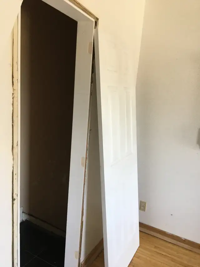 Door installation help - Photo 2