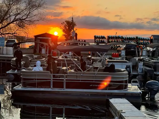 Best Fishing Pontoon Boat in Toronto with BBQ - Photo 4