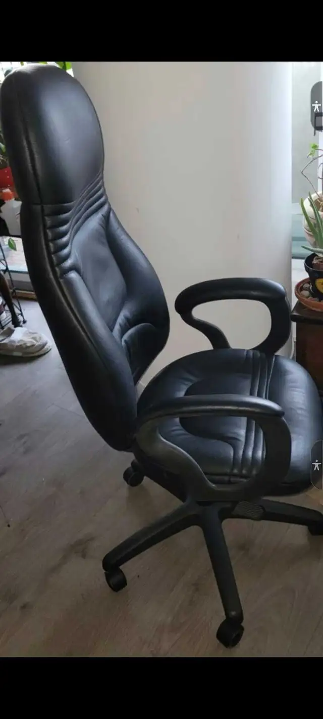Reclinable leather 6 way. Chair used 1 week - Photo 5
