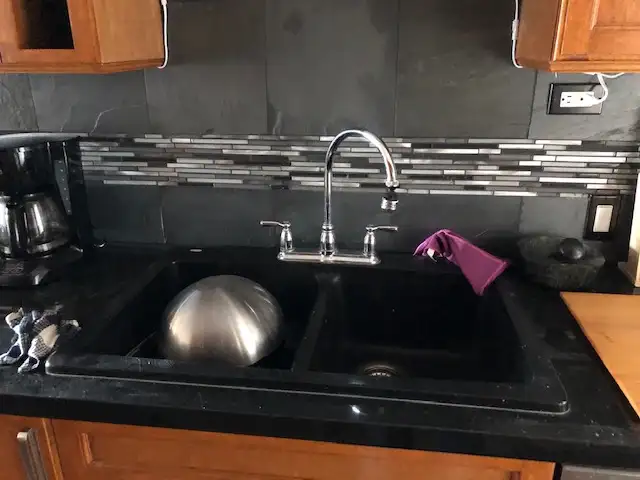 Bankview Condo FOR SALE  $290 K GREAT FOR SENIORS NEW KITCHEN - Photo 5