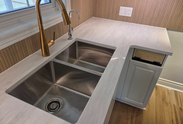 Wooden Countertop With Island 437-522-8447 - Photo 3