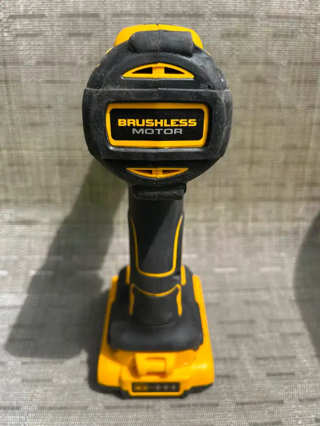 DeWalt 20v Brushless Drill & Battery - Photo 3