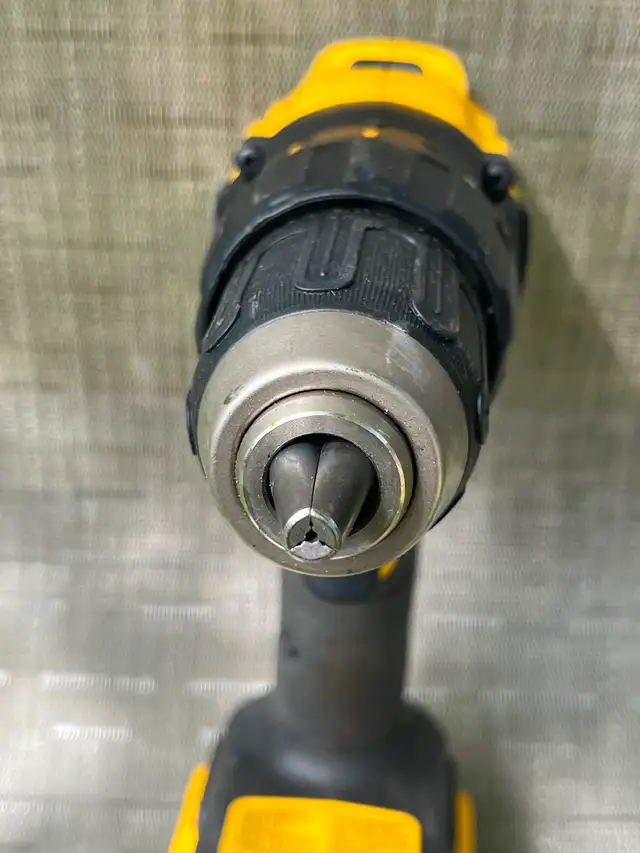 DeWalt 20v Brushless Drill & Battery - Photo 5