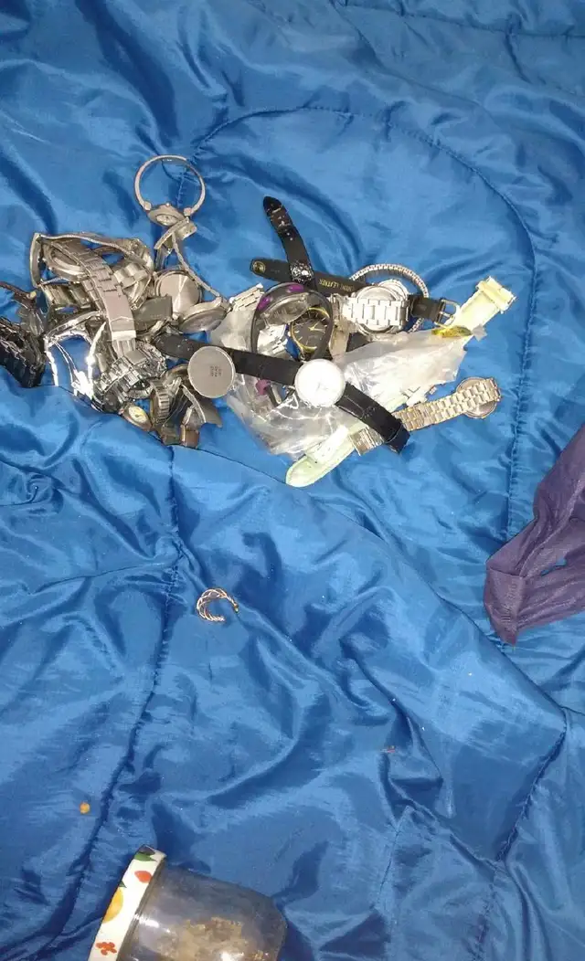 vingt six montres pour homme et pour femme à vendre rapidement e