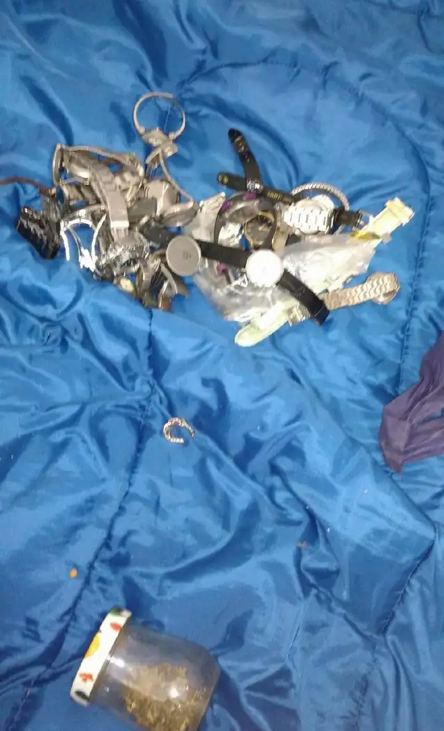 vingt six montres pour homme et pour femme à vendre rapidement e - Photo 4